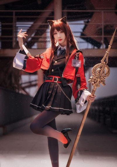 赤裸红唇