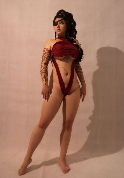 巨大女英雄