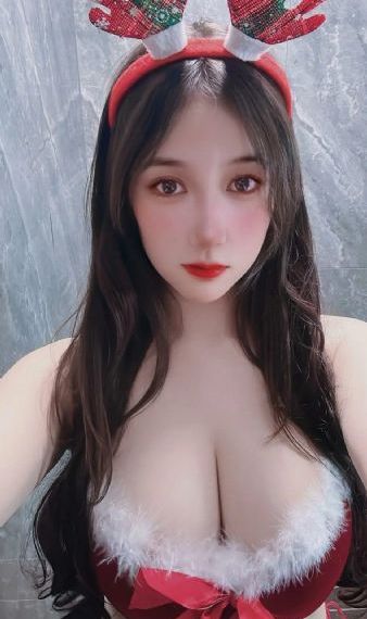 小明的妈妈和李阿姨去同一水果店