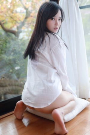 不扣钮扣的女孩